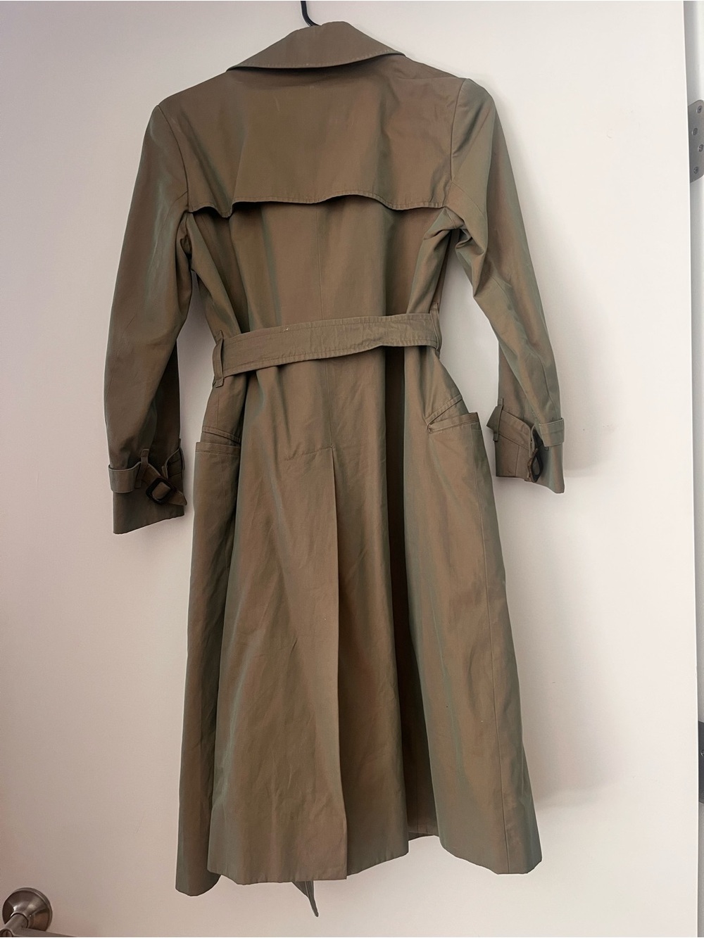 Burberrys Olive Green Trench with Signature Check Lining - Picture 9 of 9